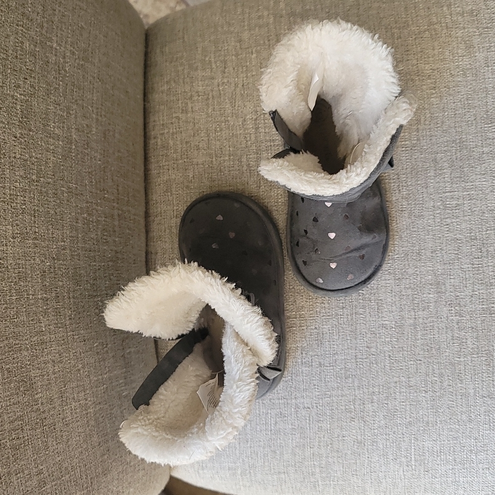 Toddler Faux Fur Grey Hearts Winter Boots - Picture 2 of 8